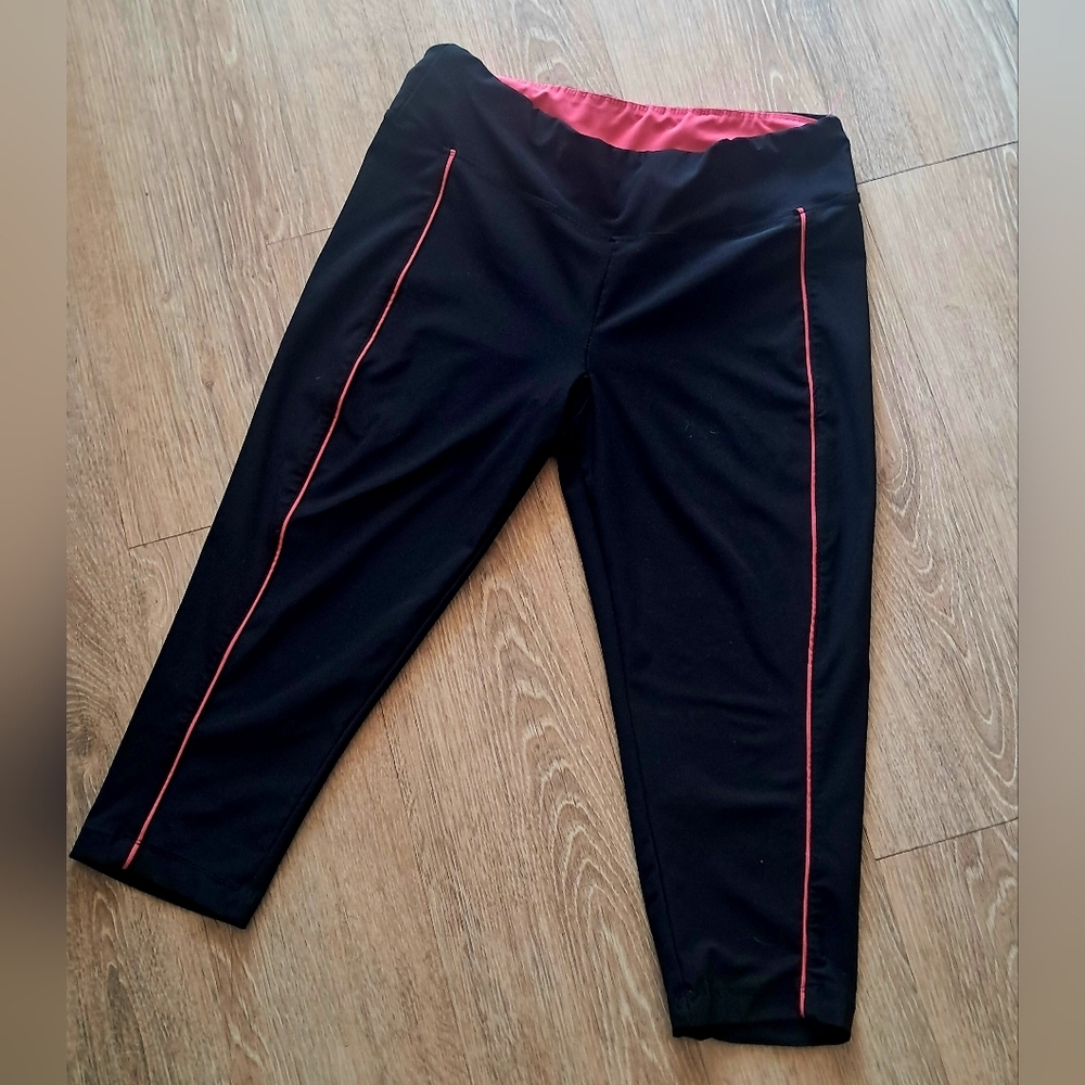 Bally Size Medium Black And Pink Fitness Leggings Capri